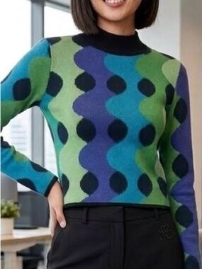 Another Girl : PSYCHEDELIC WAVES HIGH NECK CROPPED SWEATER